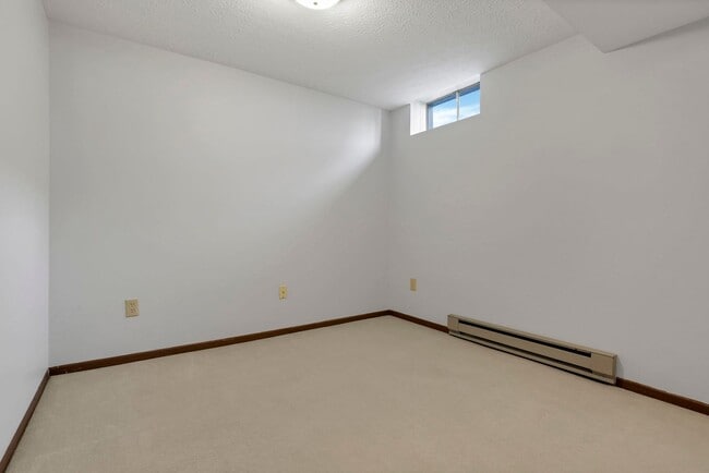 Building Photo - 5399 Thornburg Ct