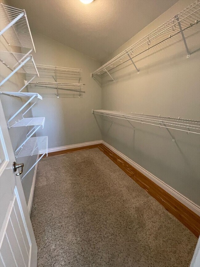 Building Photo - WELCOME HOME!