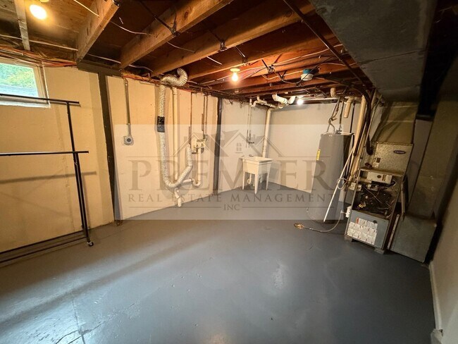 Building Photo - 504 N Westwood Dr