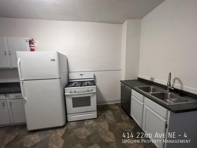 Building Photo - 414 22nd Ave NE