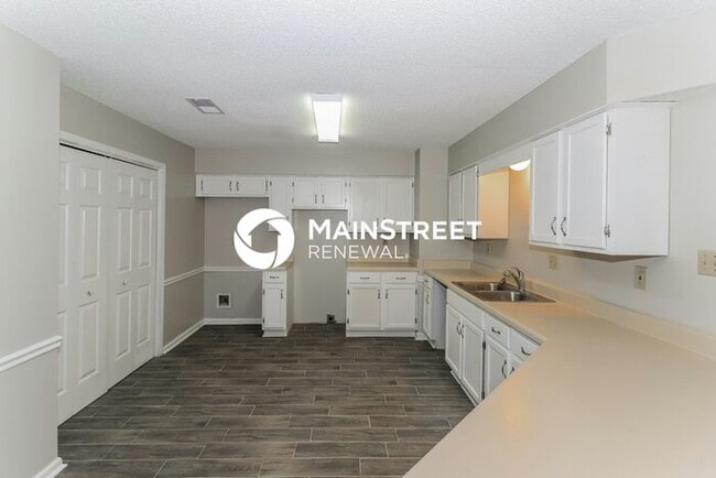 Building Photo - 4 Bedroom Pet-Friendly Home in Cordova, TN with Main Street Renewal