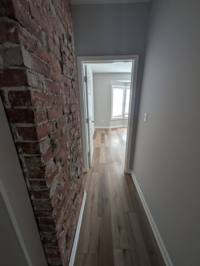 Building Photo - 2238 N Kenwood Ave