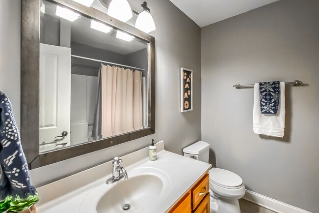 Building Photo - Warm and Luxurious 4 bedroom Executive Estate