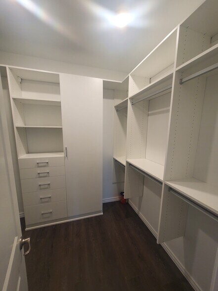 Building Photo - 2137 Buffalo Hill Dr