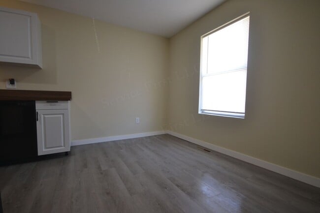 Building Photo - Vine St Duplexes