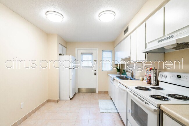 Building Photo - 3026-B Fairway Lane