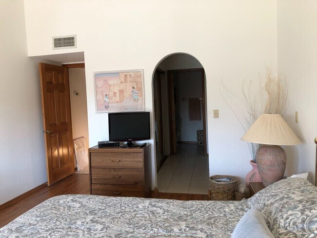 Building Photo - Manor 683 - Seasonal