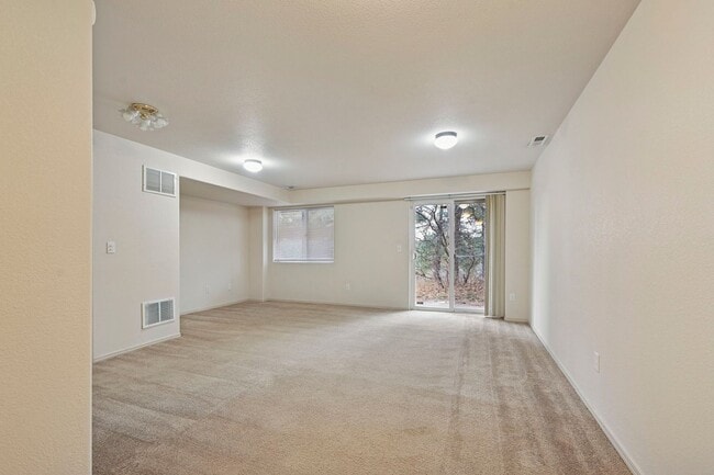 Building Photo - Wonderful End-unit townhome that backs to beautiful open space!