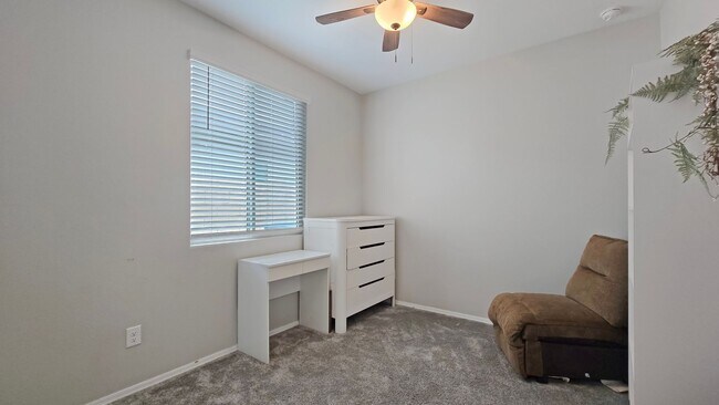 Building Photo - 18572 W Cottontail Ln
