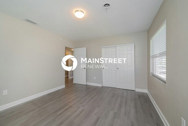 Building Photo - 3 Bedroom Pet-Friendly Home in WINTER HAVEN, FL with Main Street Renewal