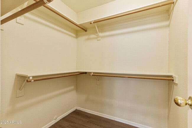 Building Photo - 1120 N Val Vista Dr