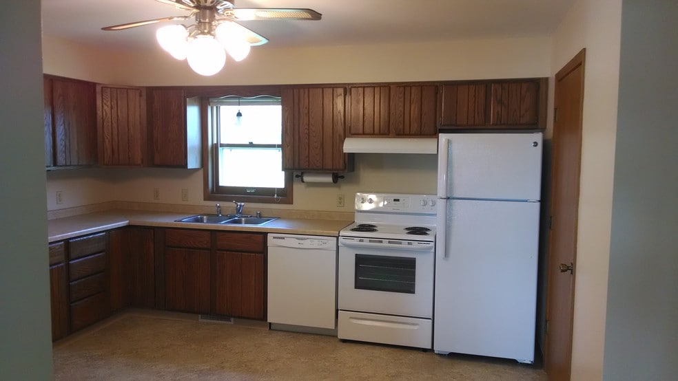 Building Photo - 5750 Jefferson Rd