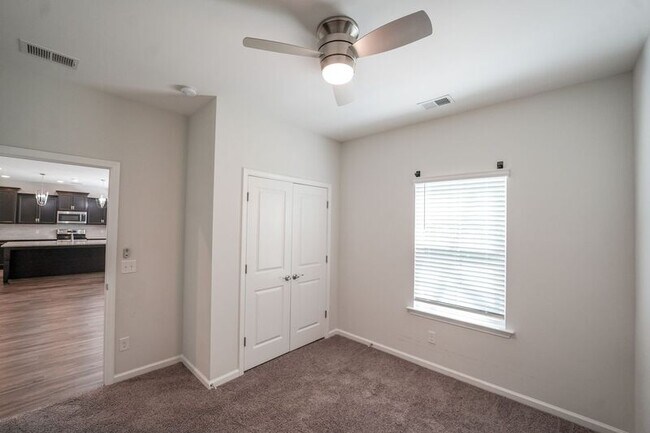 Building Photo - 3556 Castleoak Dr