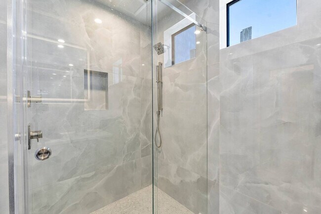 Building Photo - 99 Seaside Ave