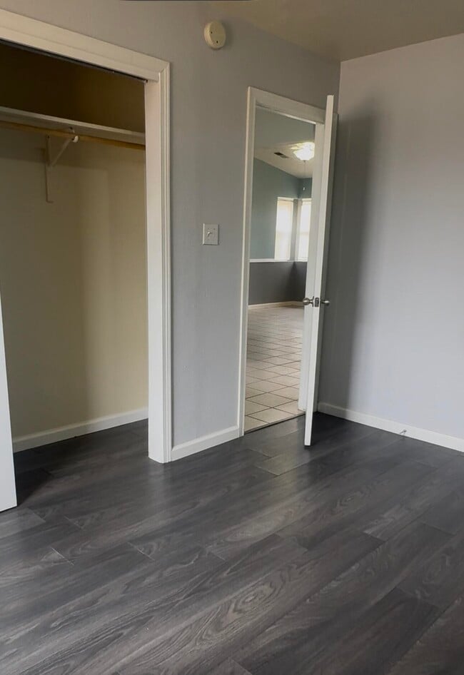 Building Photo - 556 Apache Loop SW