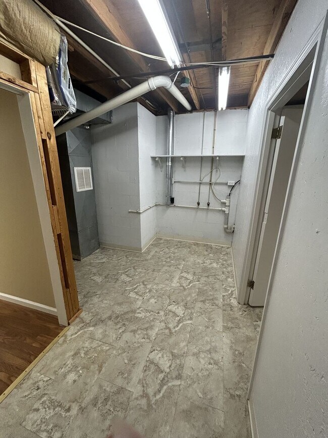 Building Photo - 580 Highland Ave NW