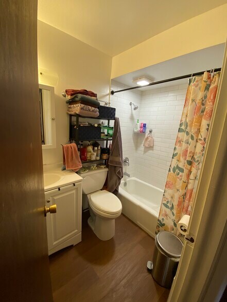 Building Photo - 288 Oxford Ave