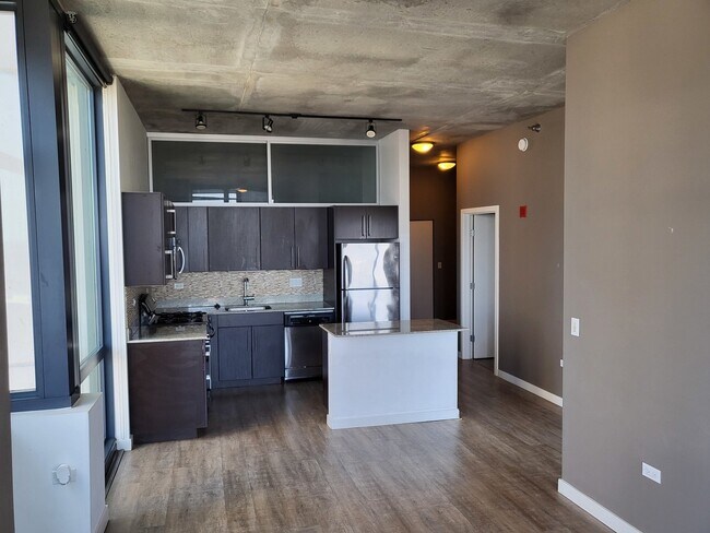 Building Photo - 235 W Van Buren St