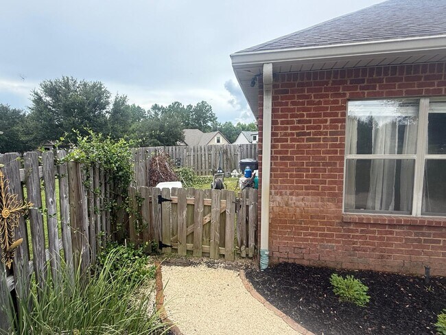 Building Photo - 305 Mango Ln