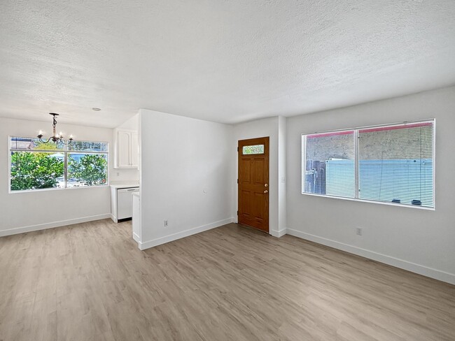 Building Photo - Updated 3B/2BA House in North Park w/ Cove...