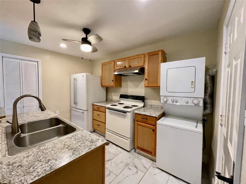 Building Photo - 12206 Northwood Forest Dr