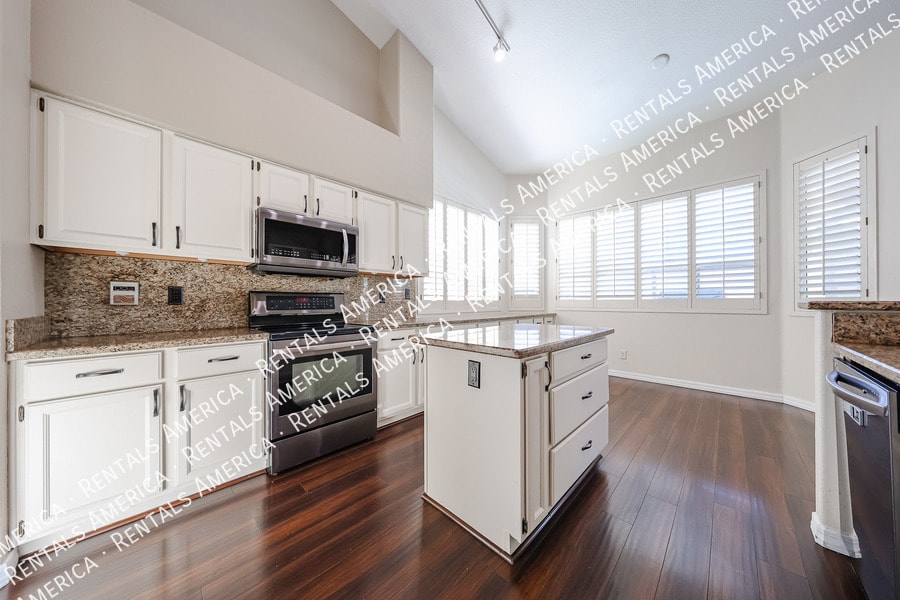 Building Photo - 6126 E Juniper Ave