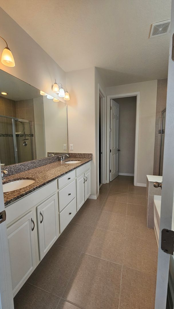 Building Photo - Immaculate Home in Guard Gated Community with Resort Style Amenities