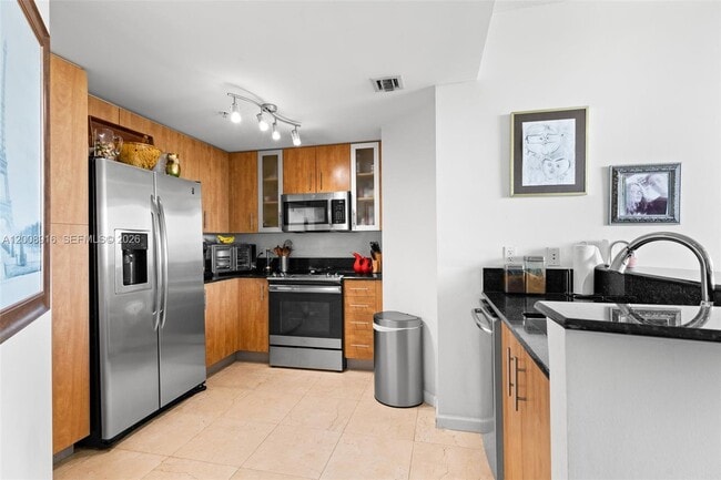 Building Photo - 7910 Harbor Island Dr