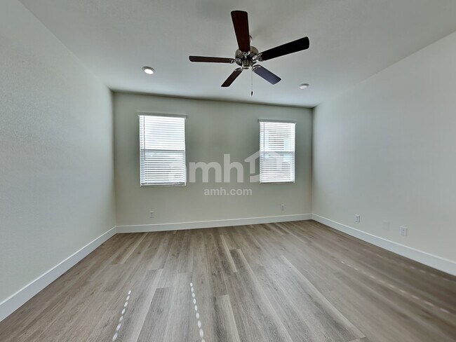 Building Photo - 545 Silverbell Fls Pl