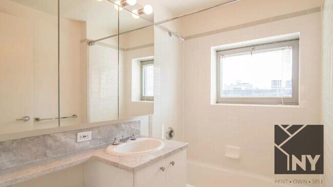 Building Photo - 2 bedroom in NEW YORK NY 10018