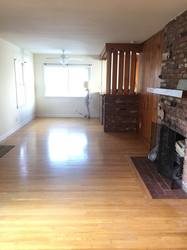 Dining Area - 818 Loma Dr