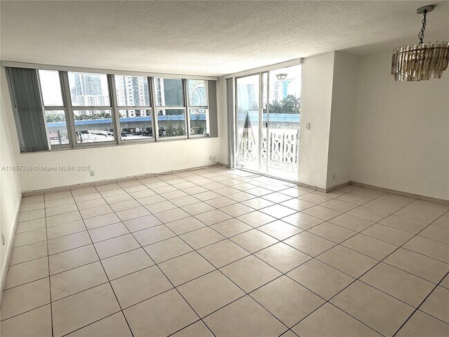 Building Photo - 1825 S Ocean Dr