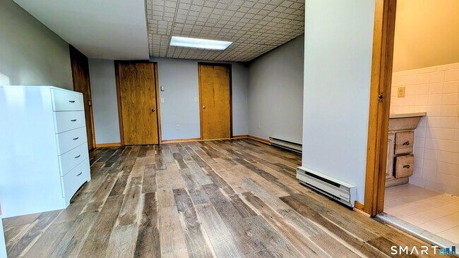 Building Photo - 10 Ledgewood Dr