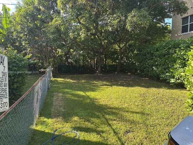 Building Photo - 340 Mendoza Ave