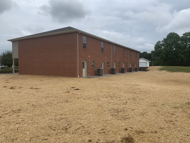 Building Photo - 85 Melrose Dr