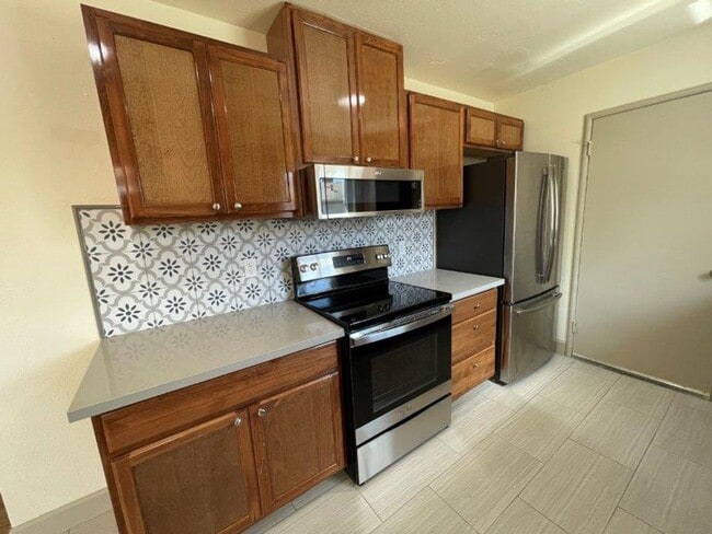 Building Photo - Tahoe Park 2 Bedroom