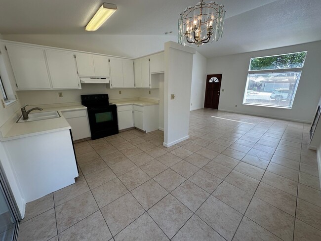 Building Photo - 405 Goldrun Dr