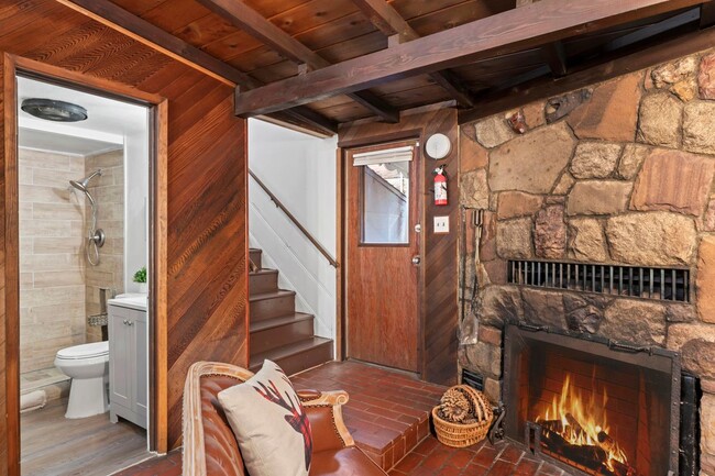 Building Photo - 407 S Dart Canyon Rd