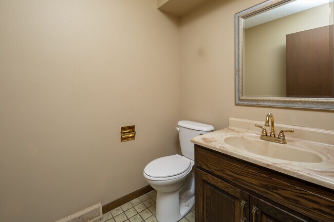 Building Photo - 3385 37th Ave