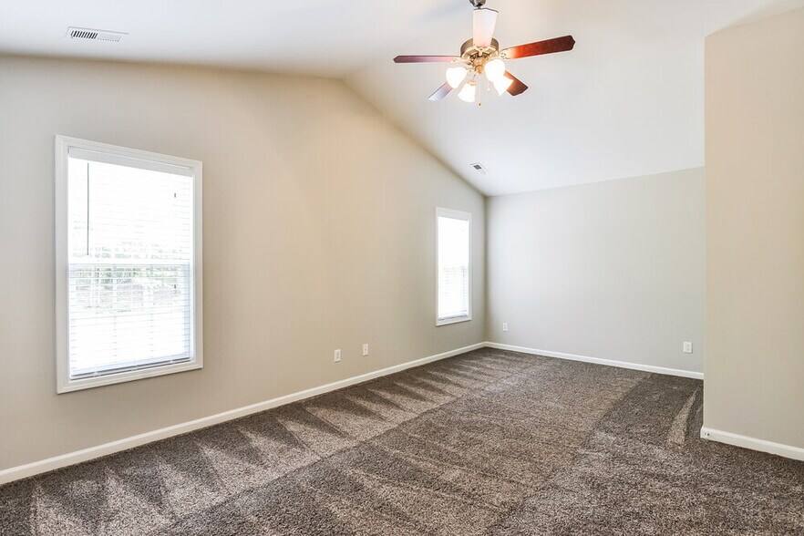 Building Photo - 402 Star Ruby Dr