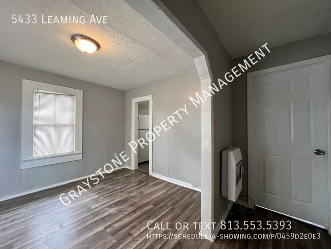 Building Photo - 2 Bed, 1 bath rental available in Jacksonv...