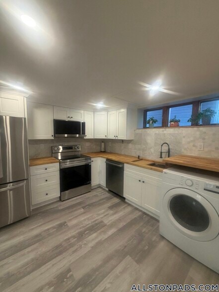 Building Photo - 57 Brentwood St