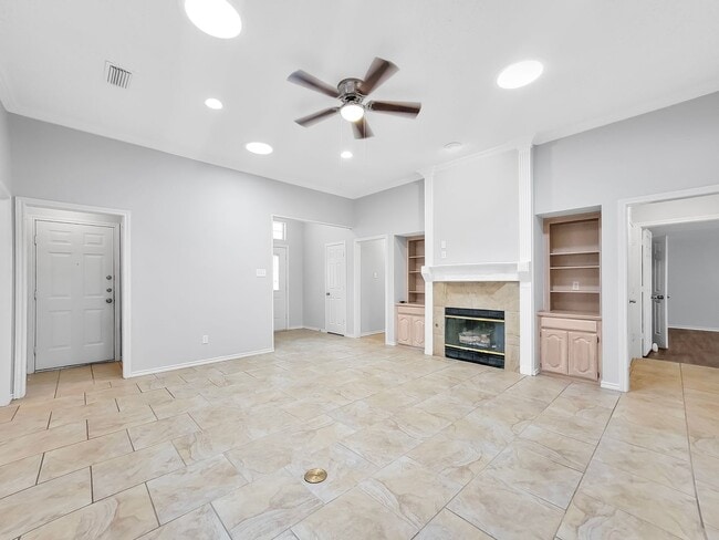 Building Photo - Charming 3-Bed, 2-Bath Home in Bedford with Garage Parking