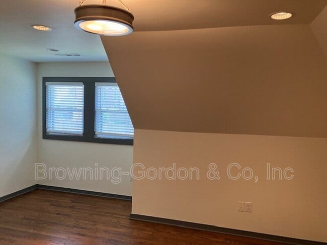 Building Photo - 1107 Holly St