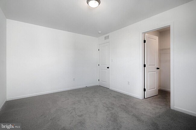 Building Photo - 41 Long Bnd Dr