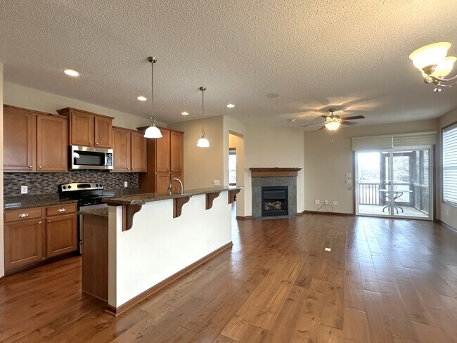 Building Photo - 6218 Shadyview Ln N