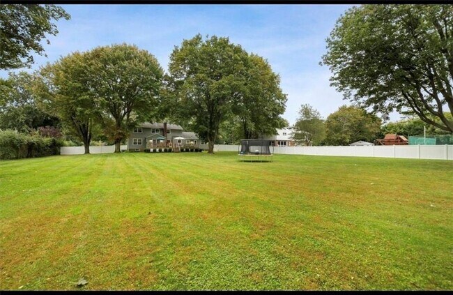 Building Photo - 240 Plainview Rd
