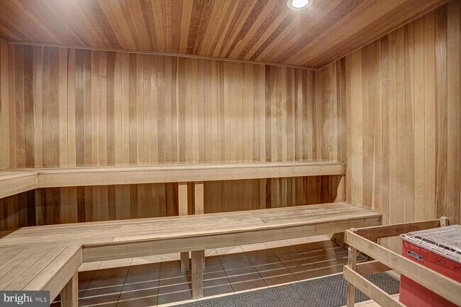 Building Photo - 1121 Arlington Blvd