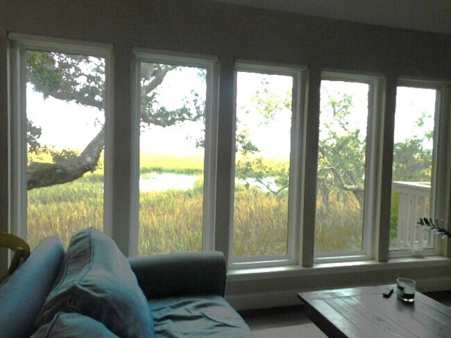 Building Photo - Beautifully Furnished Townhome With Sunset Views