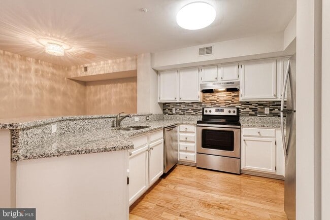 Building Photo - 20 Sandstone Ct